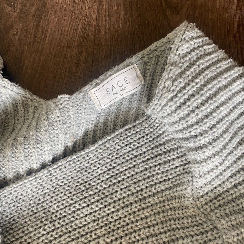 sweater - Picture 4 of 5